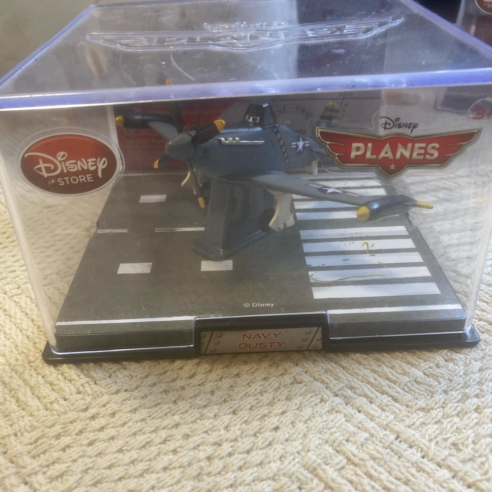 Disney plane - Picture 2 of 3